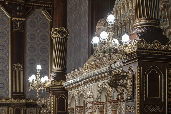 szent istvan terem mti.jpg