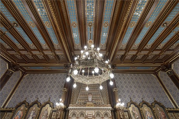 szent istvan terem1 mti.jpg