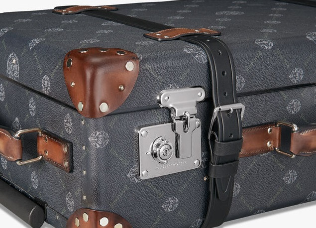 Bőröndbe bújtatva próbált Magyarországra juttatni egy afgán tinédzsert egy román nő