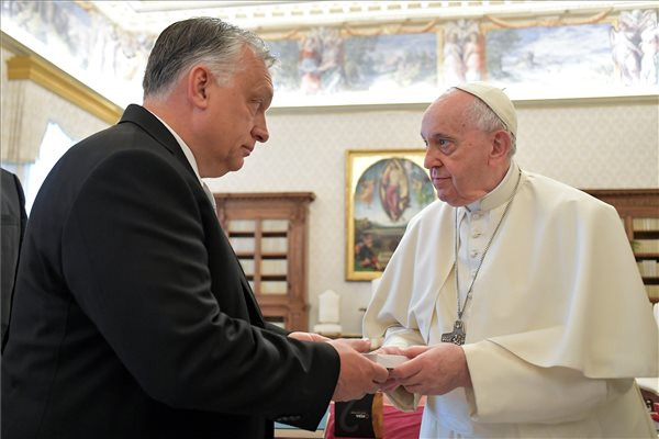 Orbán: arra kértem Ferenc pápát, hogy támogassa a béke érdekében tett erőfeszítéseinket
