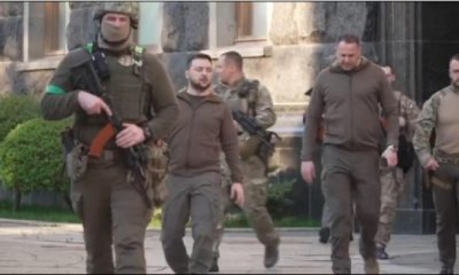 Zelenszkij konvoja autóbalesetet szenvedett