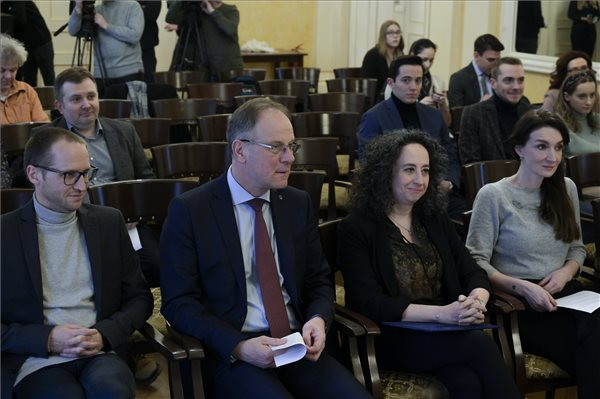 Irodalmi szociográfiák írására jelent meg pályázat