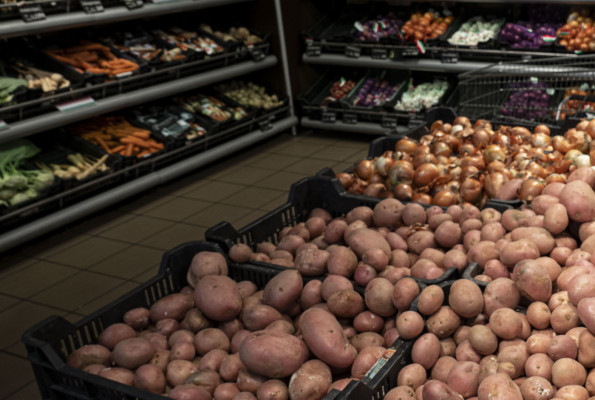 Alapélelmiszerek árának korlátozását célzó rendeletet fogadott el a román kormány