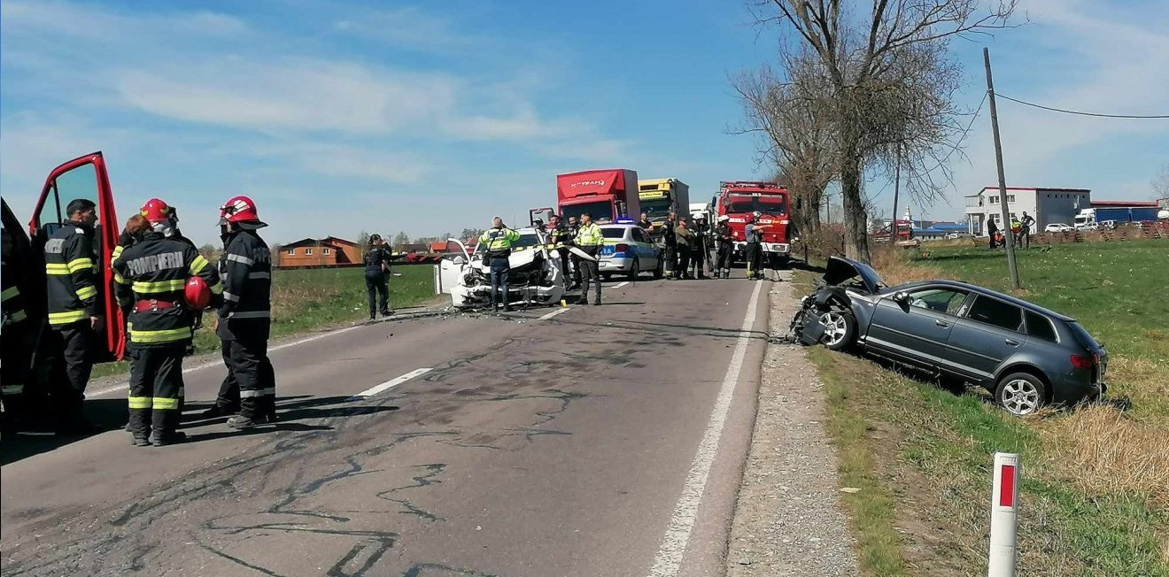 Egy személyt életveszélyes állapotban szállítottak kórházba, ketten pedig megsérültek egy balesetben Szentegyházánál