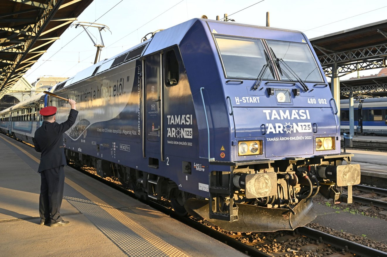 Elindult a 11. Boldogasszony zarándokvonat Budapestről a csíksomlyói pünkösdi búcsúra a Keleti pályaudvarról