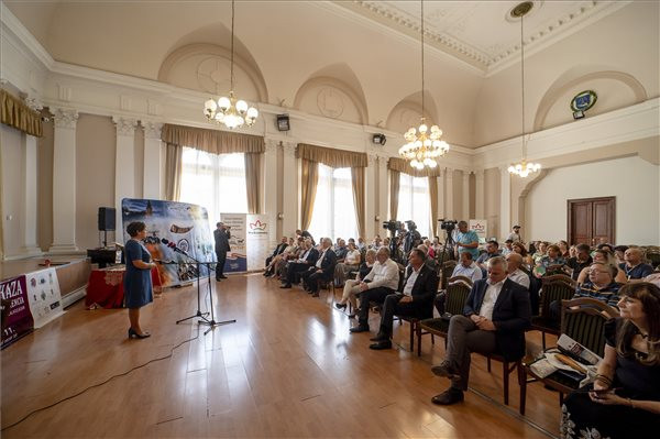 A magyaroknak irányt kell mutatniuk a világnak