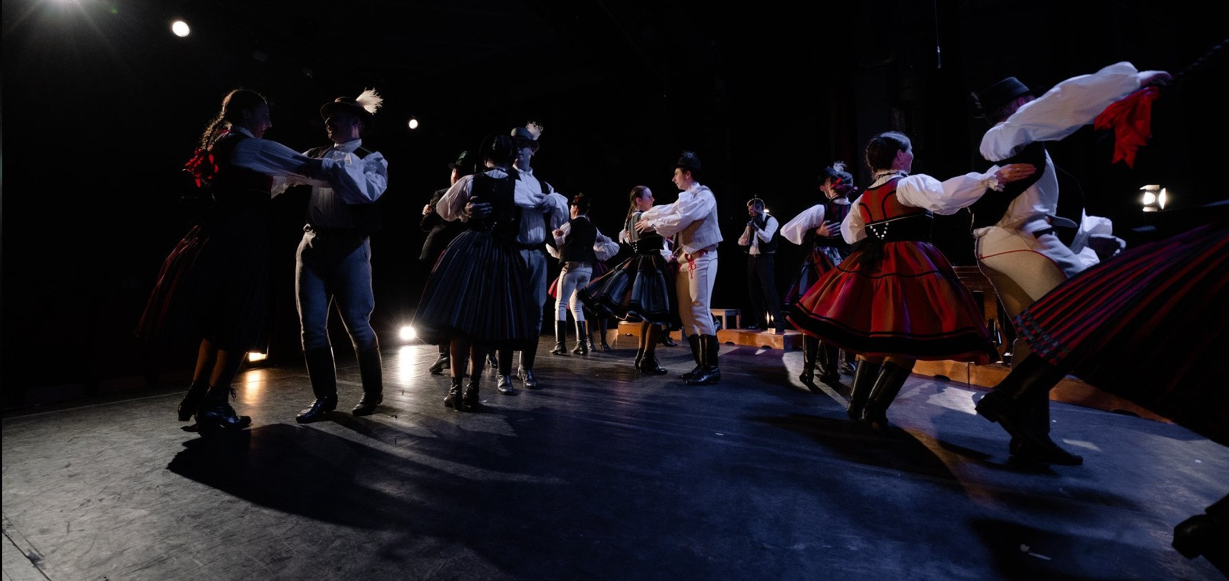 Határon túli magyar színházakat és táncegyütteseket támogat a magyar kormány