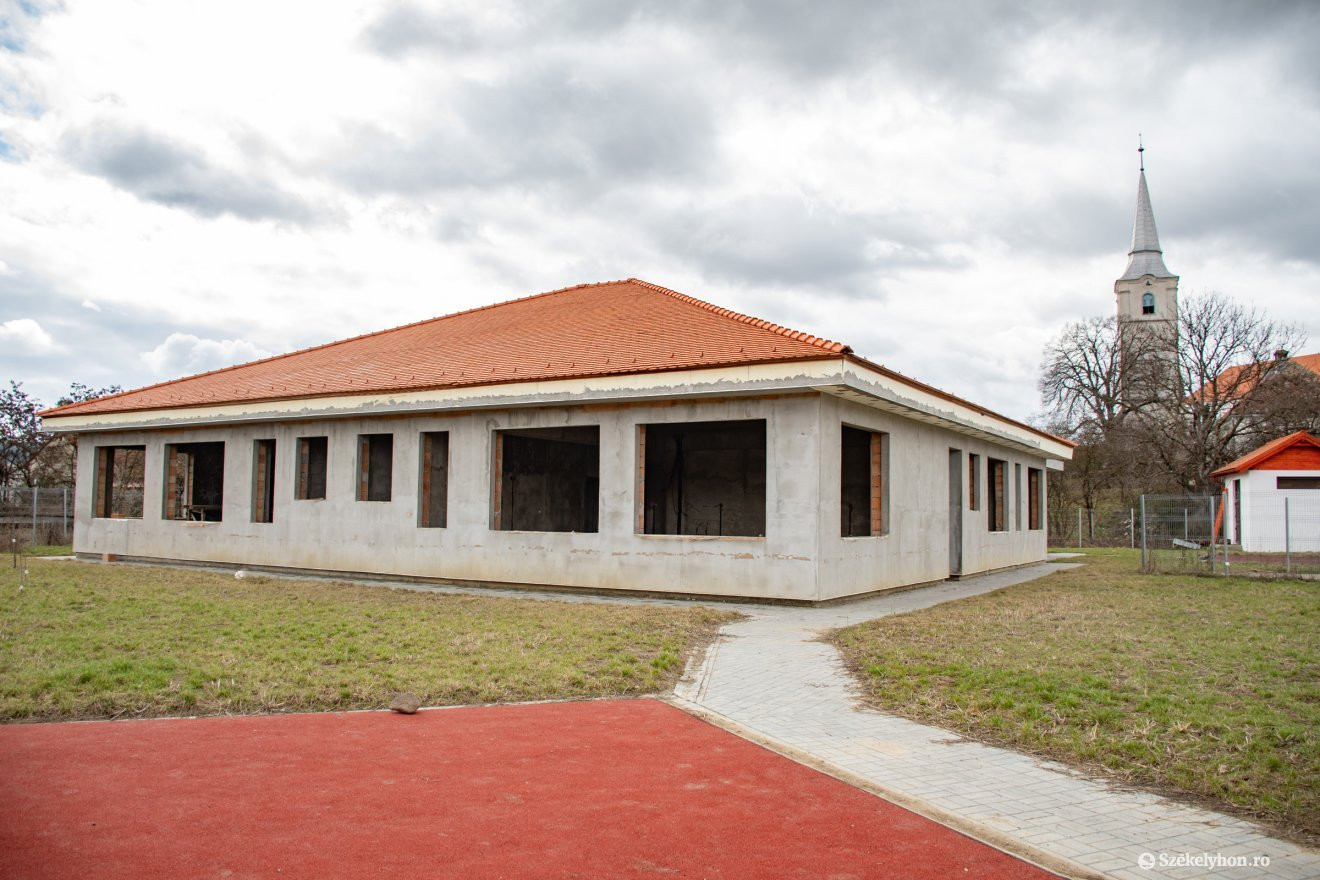 Egy éve csődbe ment a homoródszentmártoni napköziotthont építő cég, azóta pedig teljesen leálltak a munkálatok