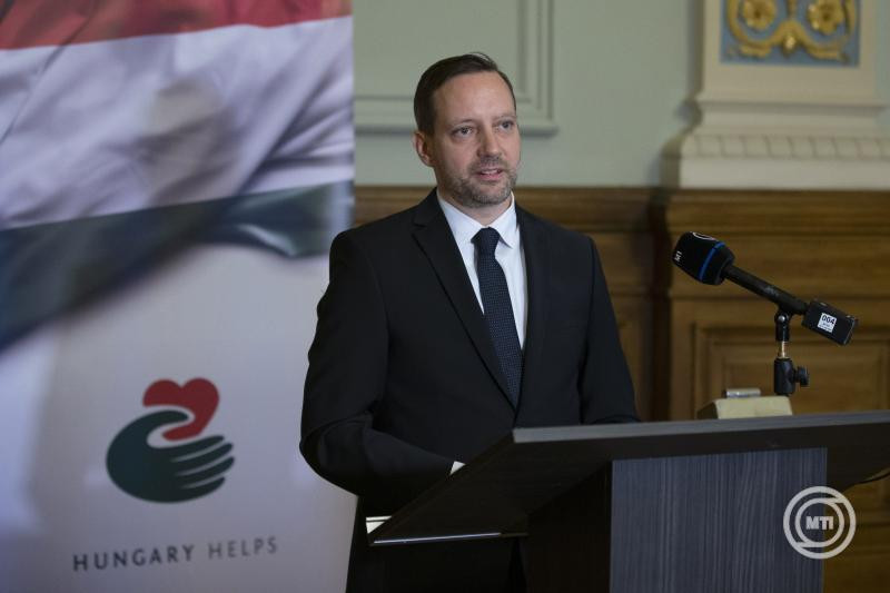 Azbej Tristan: a pápa üzenete különösen közel áll a Hungary Helps missziójához