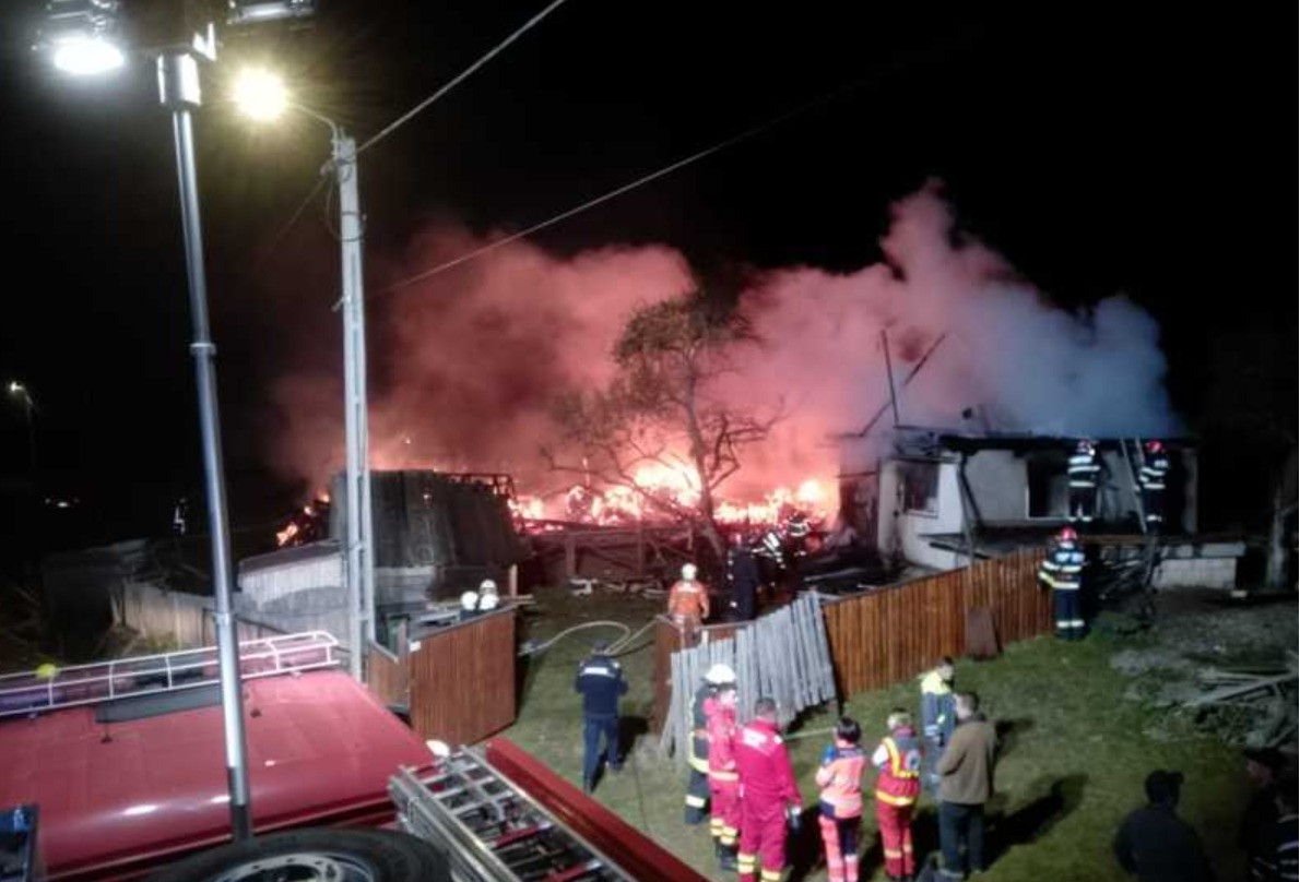 Kigyulladt egy lakóház Székelyvarságon; egy idős nő meghalt