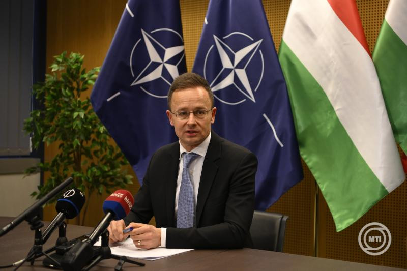 Szijjártó Péter: a kormány nem fog engedni a brüsszeli nyomásnak a kárpátaljai magyarok ügyében