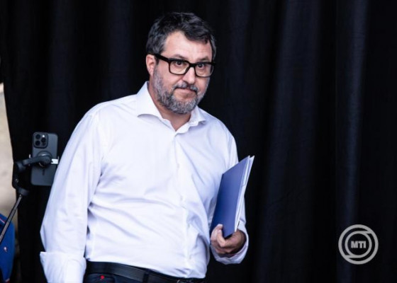 Matteo Salvini: nem küldhetünk további ötven évig pénzt és fegyvereket Kijevnek