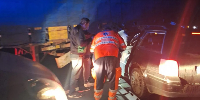 Nyergesvontatóval ütközött egy személygépkocsi kedden este a Kalonda-tetőn