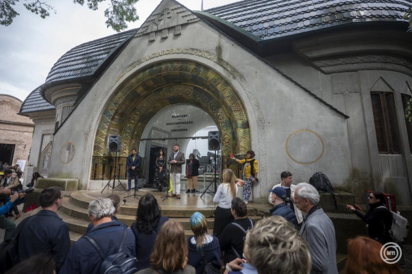 Megnyílt a 61. Nemzetközi Velencei Képzőművészeti Biennálé magyar pavilonja